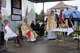 Poświęcenie sztandaru Szkoły Podstawowej w Piekarach